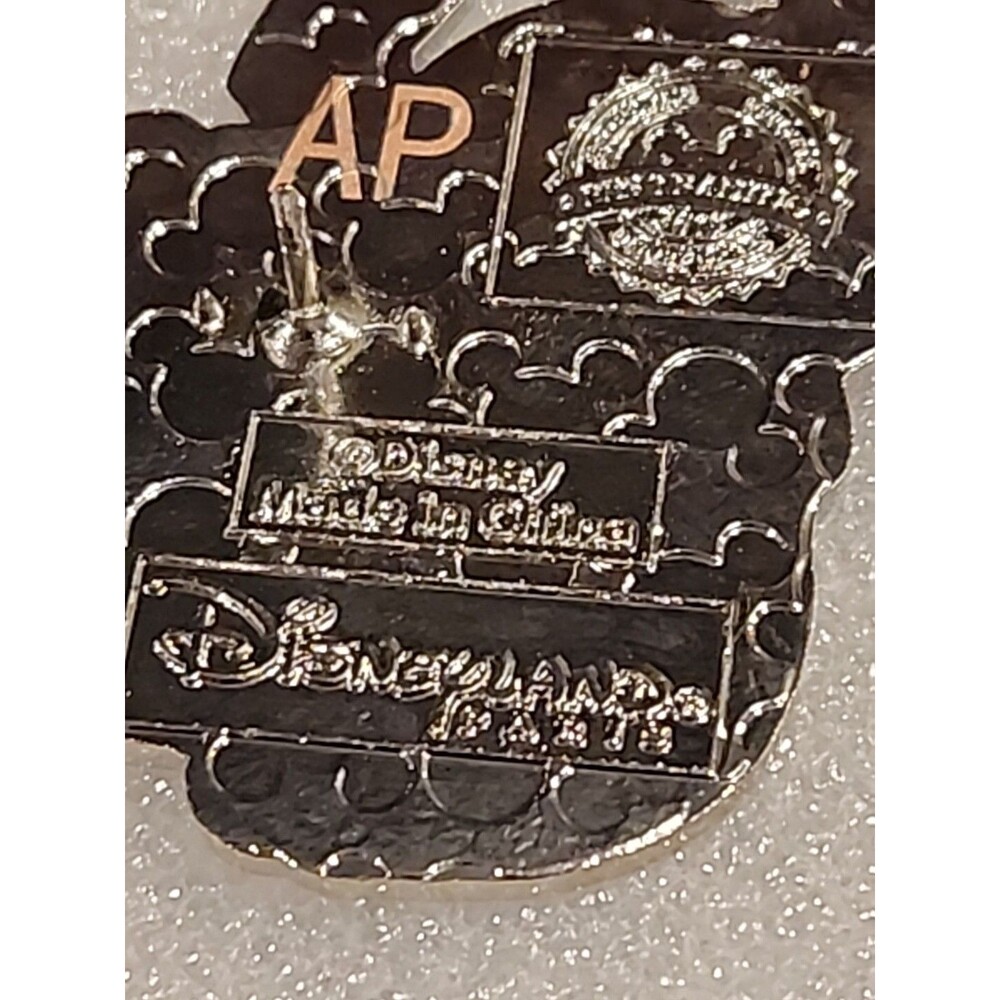 Disney Pin STITCH HUGGING SCRUMP DISNEYLAND PARIS DLP AP Artist Proof 00000 - Picture 4 of 4